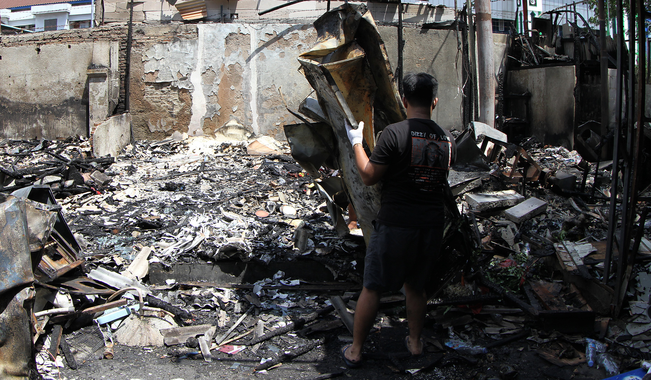 Kondisi pedagang pasca kericuhan Kalibata. (Agus Priatna/SinPo.id)