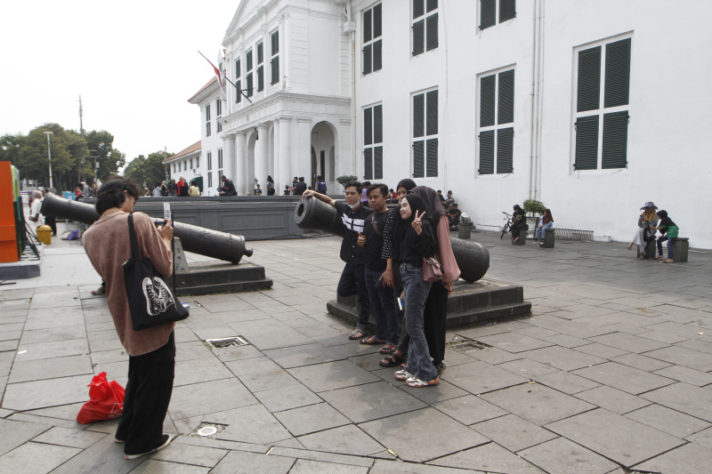 Wisatawan memadati tempat wisata Kota Tua Jakarta saat libur Natal dan Tahun Baru (Ashar/SinPo.id)