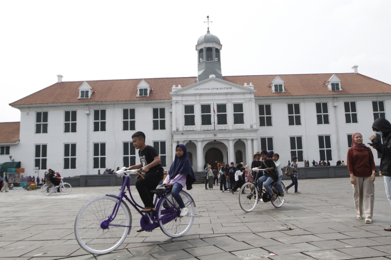 Wisatawan memadati tempat wisata Kota Tua Jakarta saat libur Natal dan Tahun Baru (Ashar/SinPo.id)