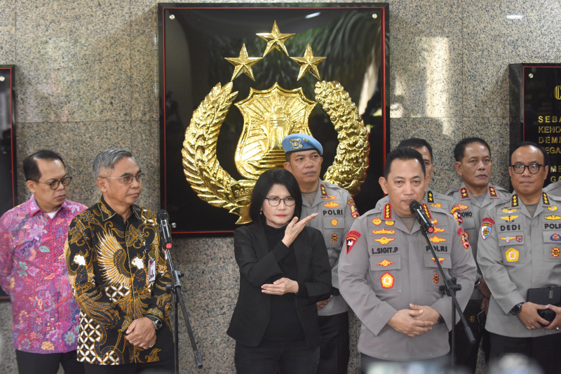 Ketua KPK Setyo Budiyanto bersilaturahmi bertemu Kapolri Jenderal Pol Listyo Sigit untuk membahas berantas korupsi (Ashar/SinPo.id)