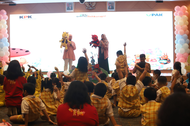 KPK menggelar peringatan Hari Anak Nasional dengan mengundang anak TK dan SMP untuk mengenalkan budaya antikorupsi sejak dini (Ashar/SinPo.id)