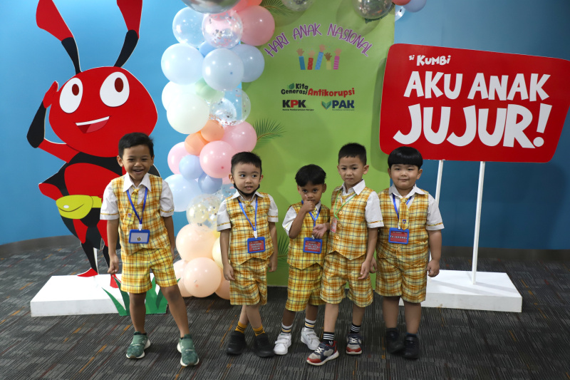 KPK menggelar peringatan Hari Anak Nasional dengan mengundang anak TK dan SMP untuk mengenalkan budaya antikorupsi sejak dini (Ashar/SinPo.id)