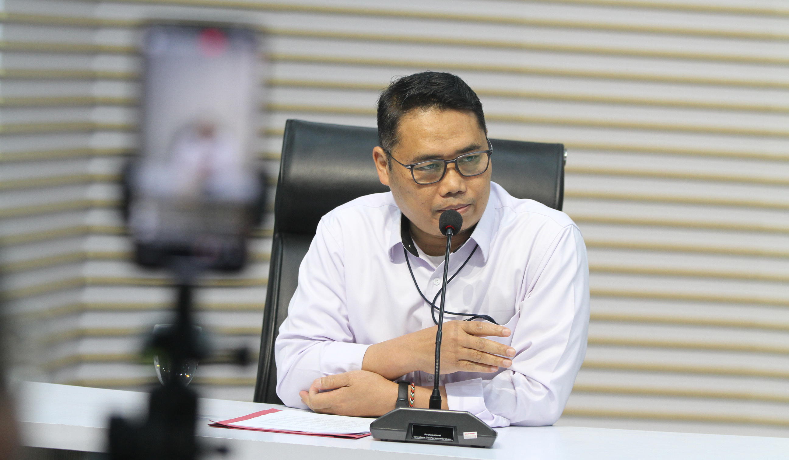 Pelaksana Tugas (Plt) Deputi Penindakan dan Eksekusi KPK Asep Guntur Rahayu, saat konferensi pers. (Agus Priatna/SinPo.id)