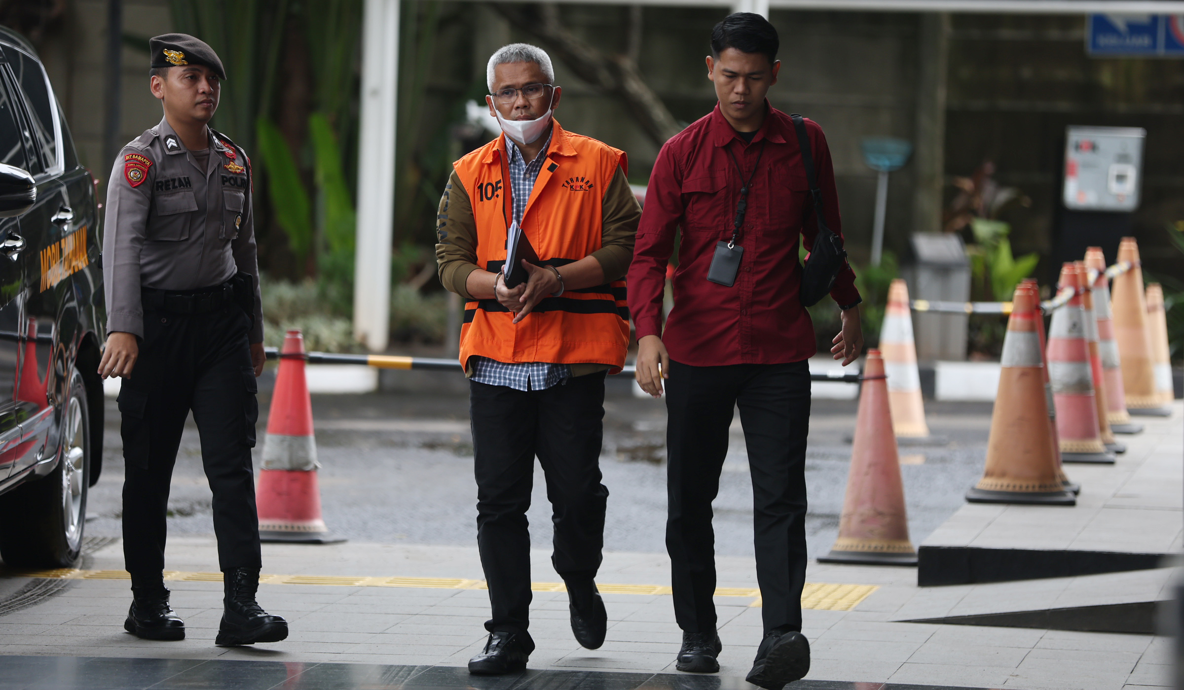 Pemeriksaan eks Kadis PUPR Riau. (Agus Priatna/SinPo.id)