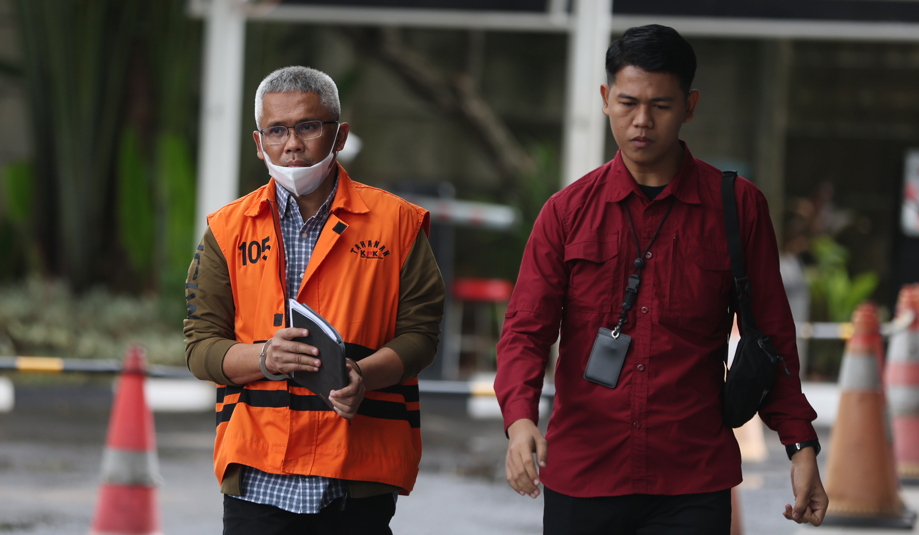 Pemeriksaan eks Kadis PUPR Riau. (Agus Priatna/SinPo.id)