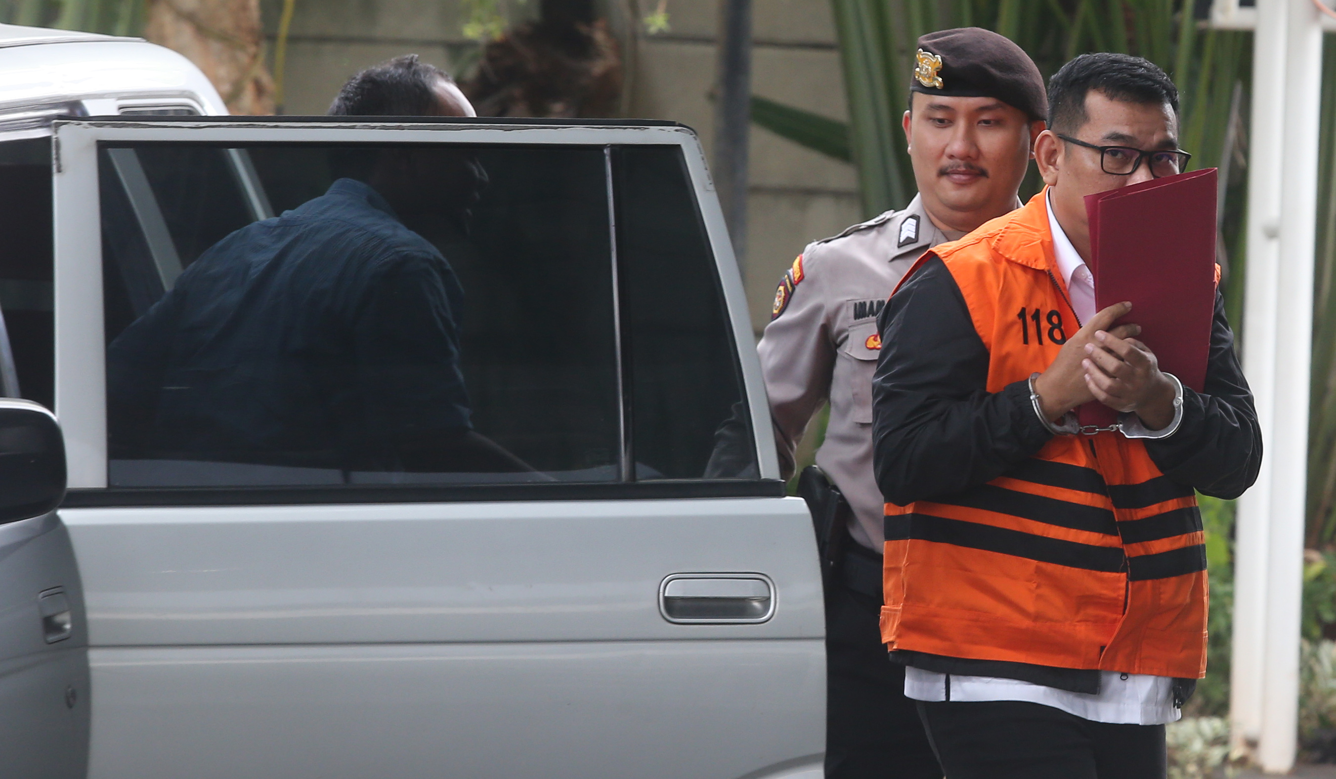 KPK kembali periksa pejabat bea cukai. (Agus Priatna/SinPo.id)