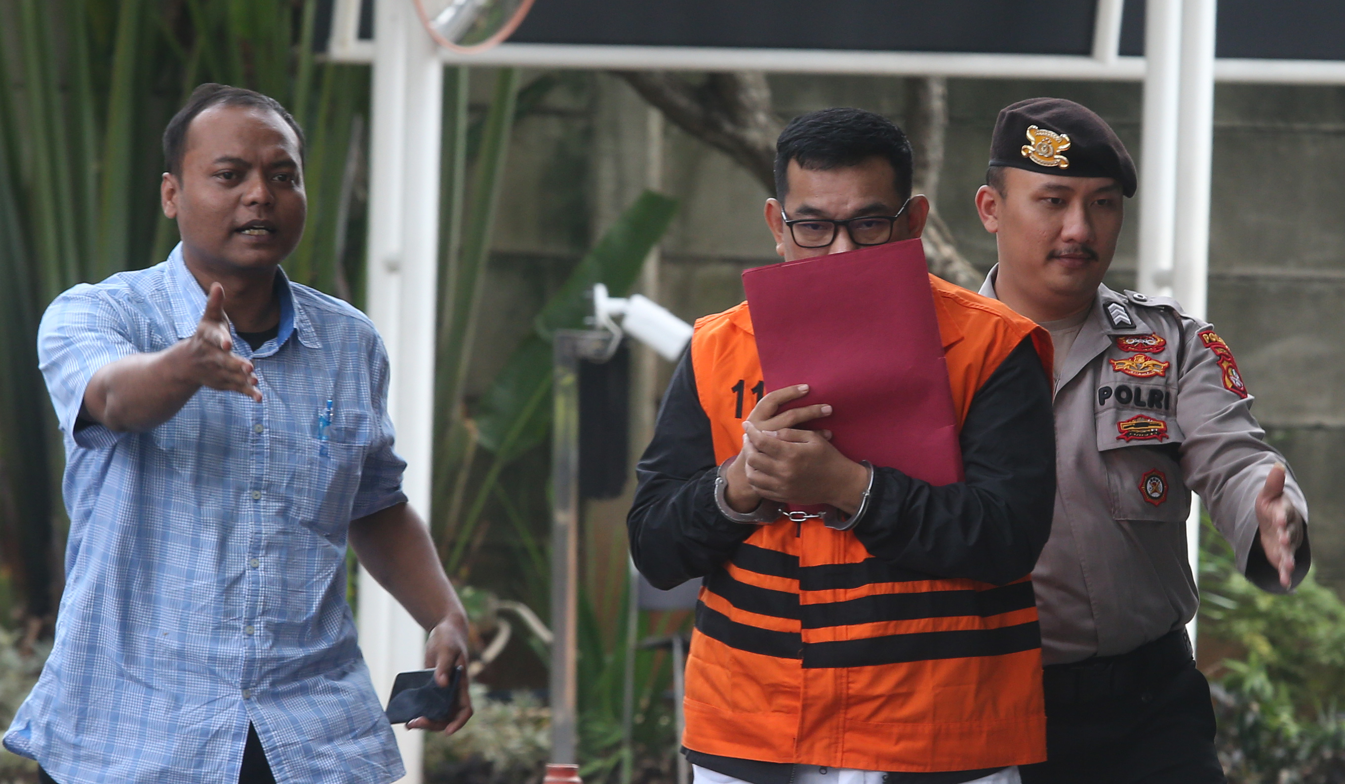 KPK kembali periksa pejabat bea cukai. (Agus Priatna/SinPo.id)