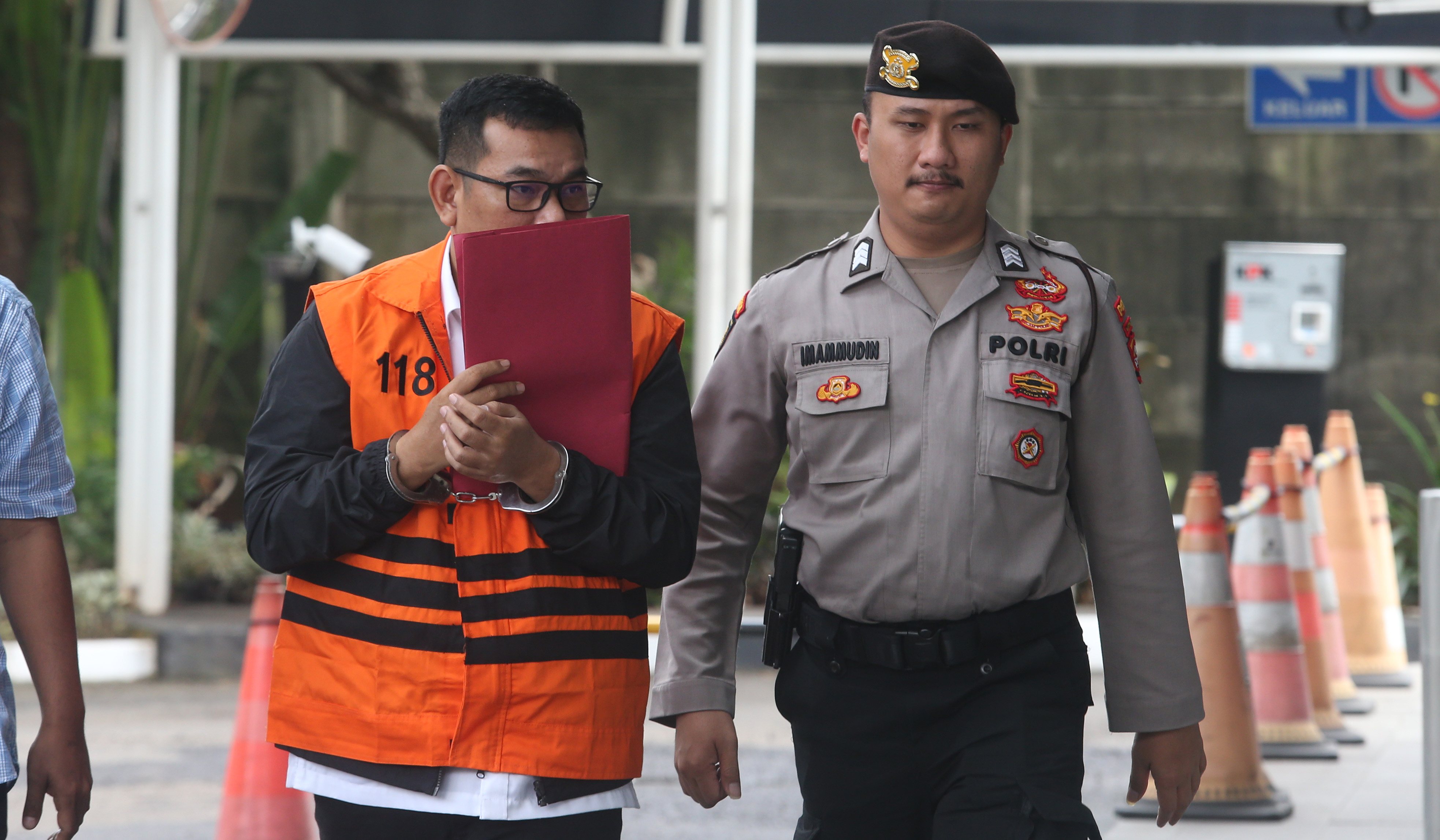 KPK kembali periksa pejabat bea cukai. (Agus Priatna/SinPo.id)