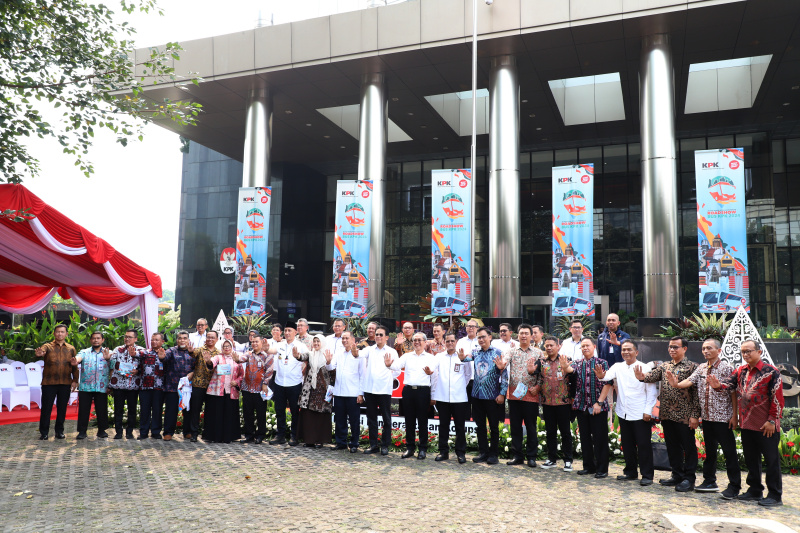 KPK melepas roadshow bus antikorupsi keliling Indonesia (Ashar/SinPo.id)