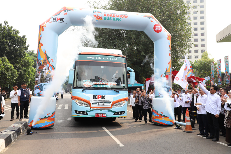 KPK melepas roadshow bus antikorupsi keliling Indonesia (Ashar/SinPo.id)