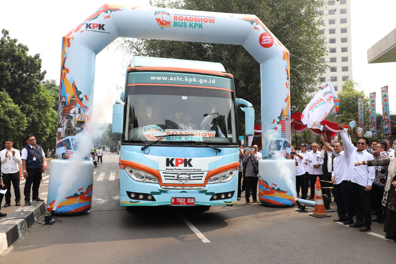 KPK melepas roadshow bus antikorupsi keliling Indonesia (Ashar/SinPo.id)