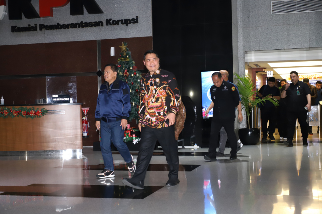 KPK Limpahkan perkara OTT jaksa di Banten ke Kejaksaan Agung (Ashar/SinPo.id)