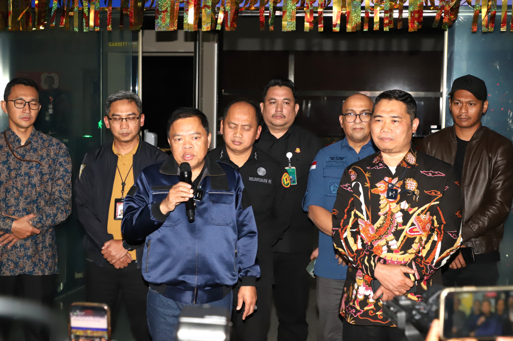 KPK Limpahkan perkara OTT jaksa di Banten ke Kejaksaan Agung (Ashar/SinPo.id)