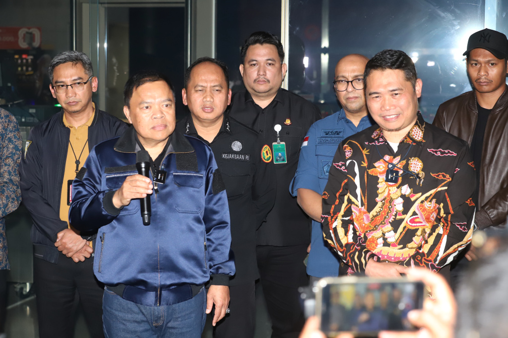 KPK Limpahkan perkara OTT jaksa di Banten ke Kejaksaan Agung (Ashar/SinPo.id)