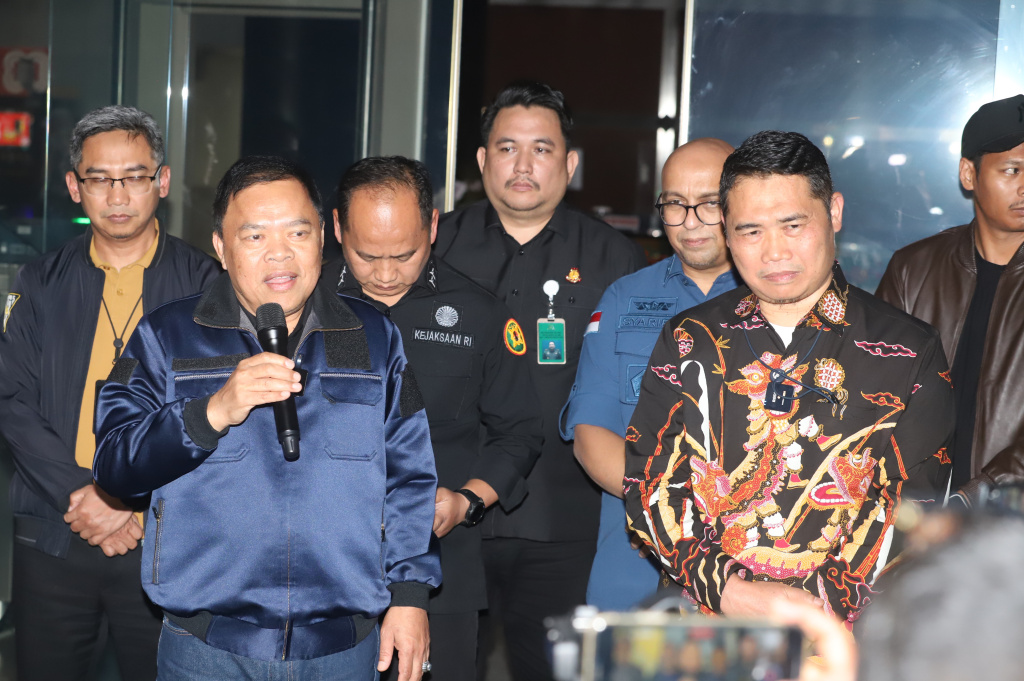 KPK Limpahkan perkara OTT jaksa di Banten ke Kejaksaan Agung (Ashar/SinPo.id)