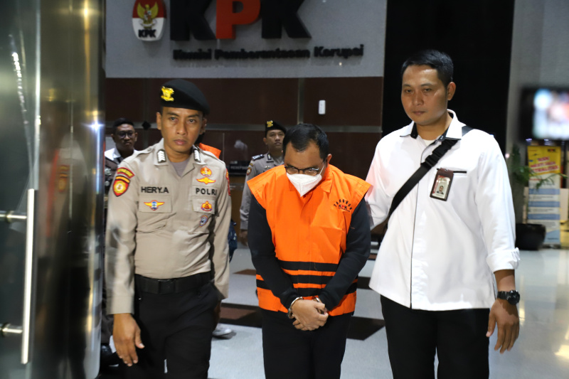 KPK OTT tangkap 6 orang terkait korupsi pengandaan barang dan jasa di Pemprov Kalsel (Ashar/SinPo.id)