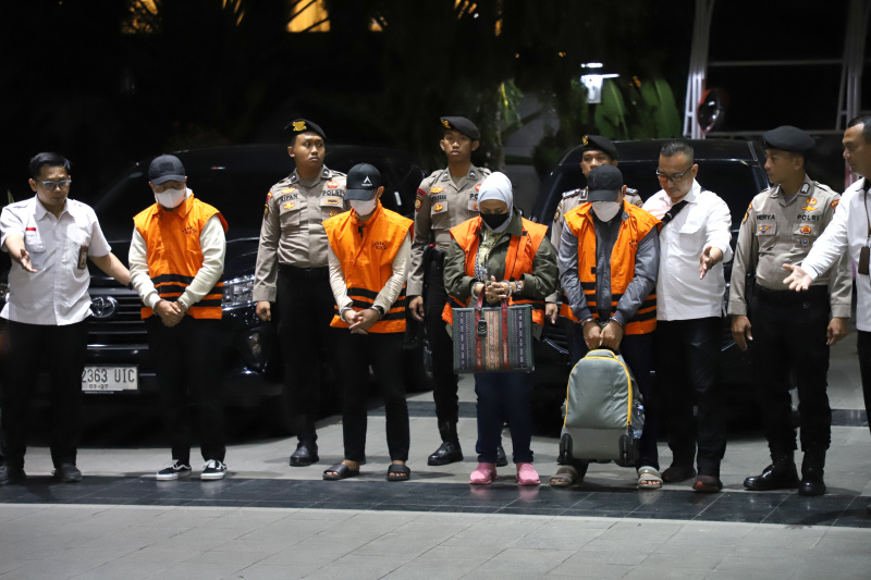 KPK OTT tangkap 6 orang terkait korupsi pengandaan barang dan jasa di Pemprov Kalsel (Ashar/SinPo.id)