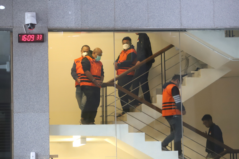 KPK OTT menetapkan 5 tersangka terkait kasus dugaan korupsi di Dinas PUPR Mandailing Natal, Sumatera Utara (Ashar/SinPo.id)