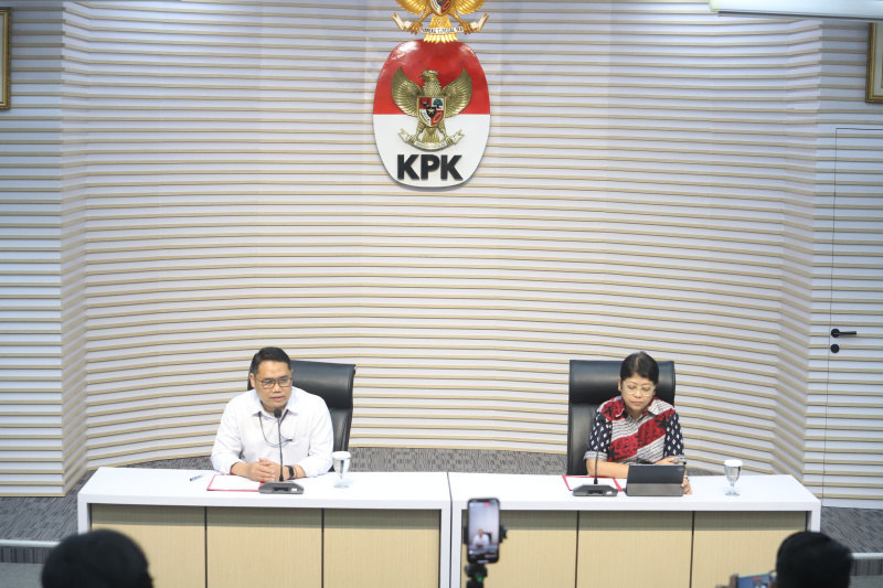 KPK OTT menetapkan 5 tersangka terkait kasus dugaan korupsi di Dinas PUPR Mandailing Natal, Sumatera Utara (Ashar/SinPo.id)