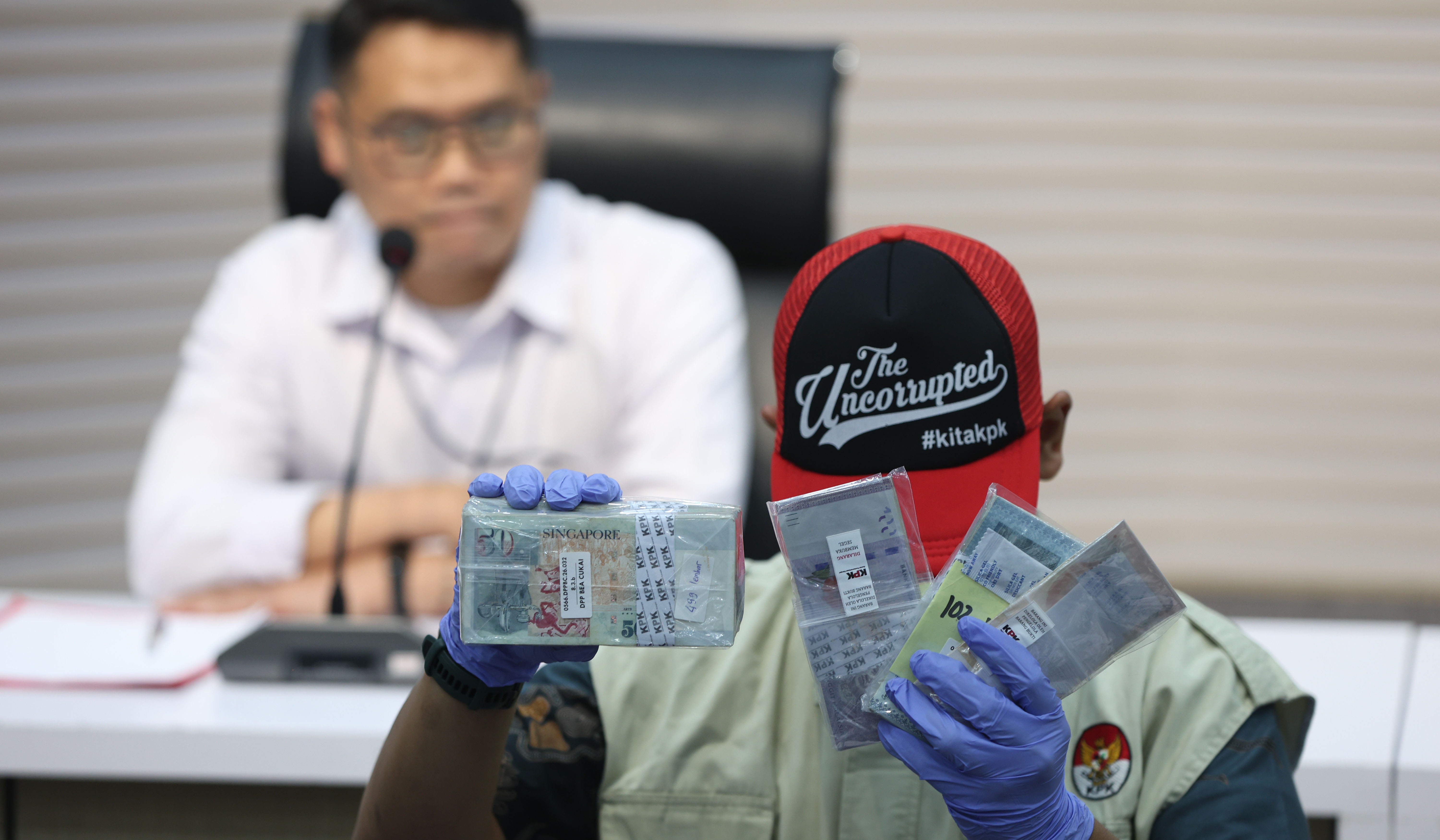 Konferensi pers KPK terkait dugaan korupsi bea cukai. (Agus Priatna/SinPo.id)