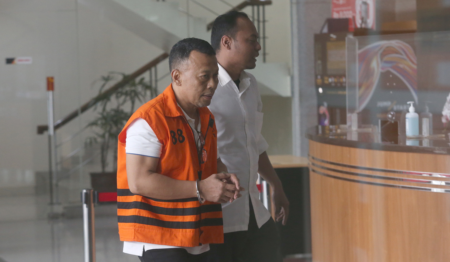 KPK periksa Bupati Ponorogo nonaktif Sugiri Sancoko. (Agus Priatna/SinPo.id)