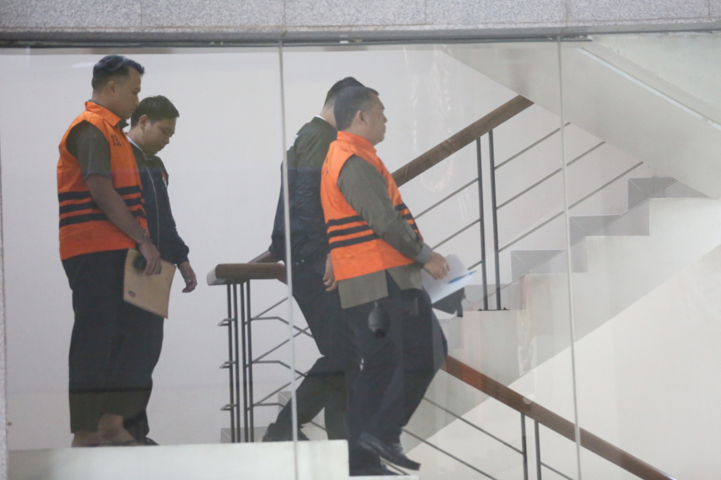 KPK tetapkan tersangka Eks Wamenimipas Silmy Karim terkait kasus dugaan korupsi terkait pengurusan izin tinggal warga negara asing (WNA) di Indonesia (Ashar/SinPo.id)