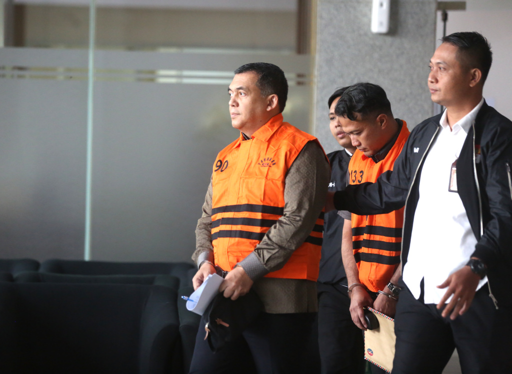 KPK tetapkan tersangka Eks Wamenimipas Silmy Karim terkait kasus dugaan korupsi terkait pengurusan izin tinggal warga negara asing (WNA) di Indonesia (Ashar/SinPo.id)