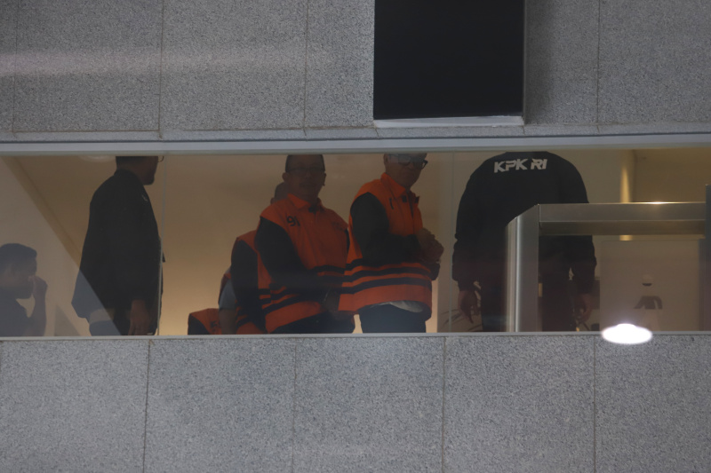 KPK resmi menahan Wamenaker Immanuel Ebenezer terkait kasus pemerasan pengurusan sertifikat K3 (Ashar/SinPo.id)