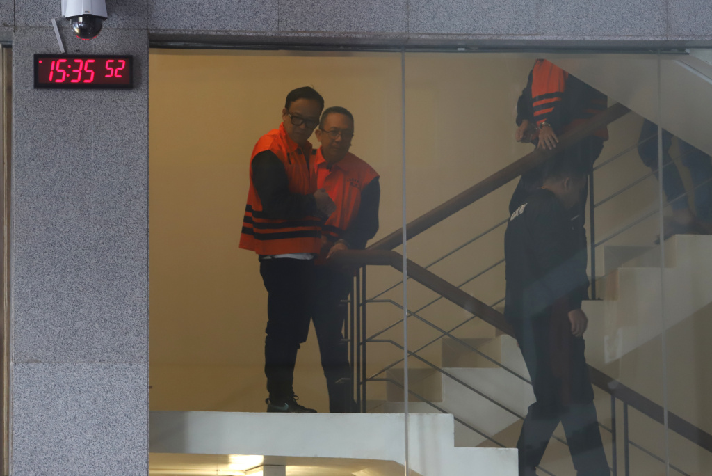 KPK resmi menahan Wamenaker Immanuel Ebenezer terkait kasus pemerasan pengurusan sertifikat K3 (Ashar/SinPo.id)