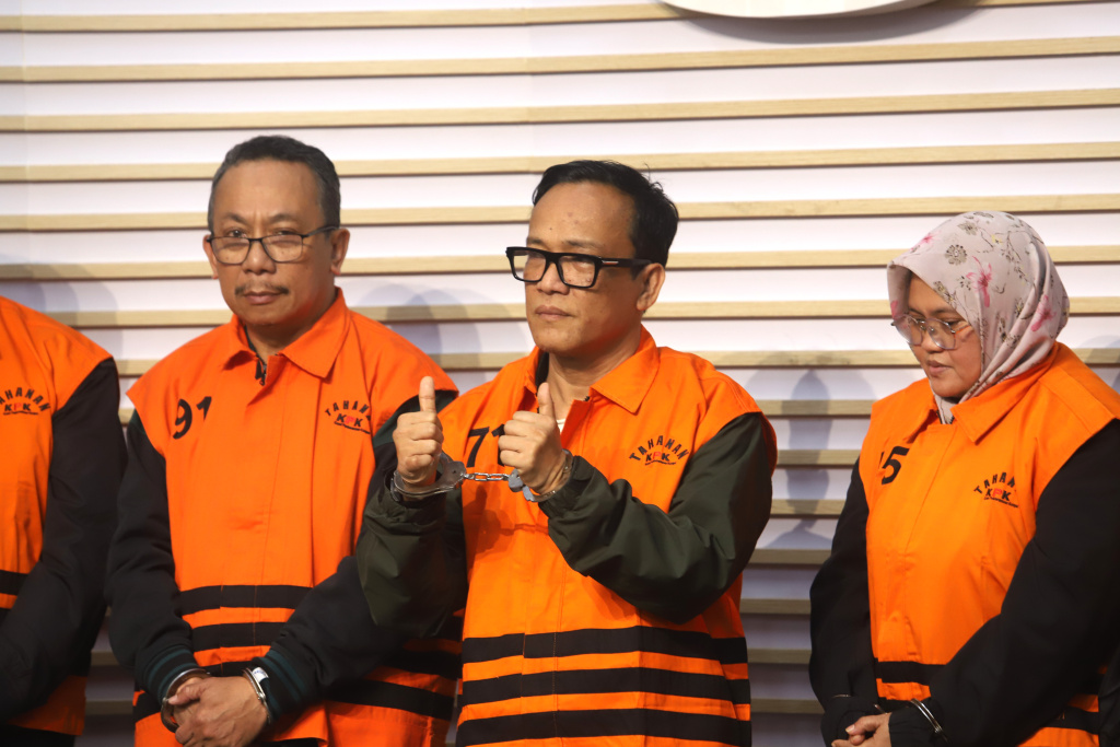 KPK resmi menahan Wamenaker Immanuel Ebenezer terkait kasus pemerasan pengurusan sertifikat K3 (Ashar/SinPo.id)