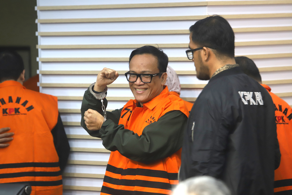 KPK resmi menahan Wamenaker Immanuel Ebenezer terkait kasus pemerasan pengurusan sertifikat K3 (Ashar/SinPo.id)