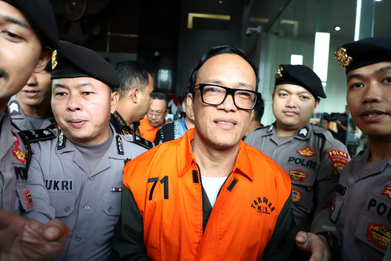 KPK resmi menahan Wamenaker Immanuel Ebenezer terkait kasus pemerasan pengurusan sertifikat K3 (Ashar/SinPo.id)