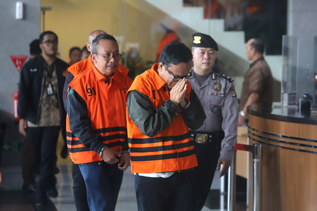 KPK resmi menahan Wamenaker Immanuel Ebenezer terkait kasus pemerasan pengurusan sertifikat K3 (Ashar/SinPo.id)