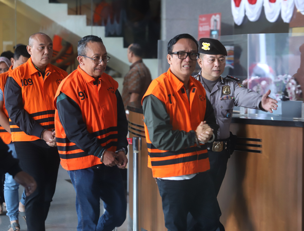 KPK resmi menahan Wamenaker Immanuel Ebenezer terkait kasus pemerasan pengurusan sertifikat K3 (Ashar/SinPo.id)