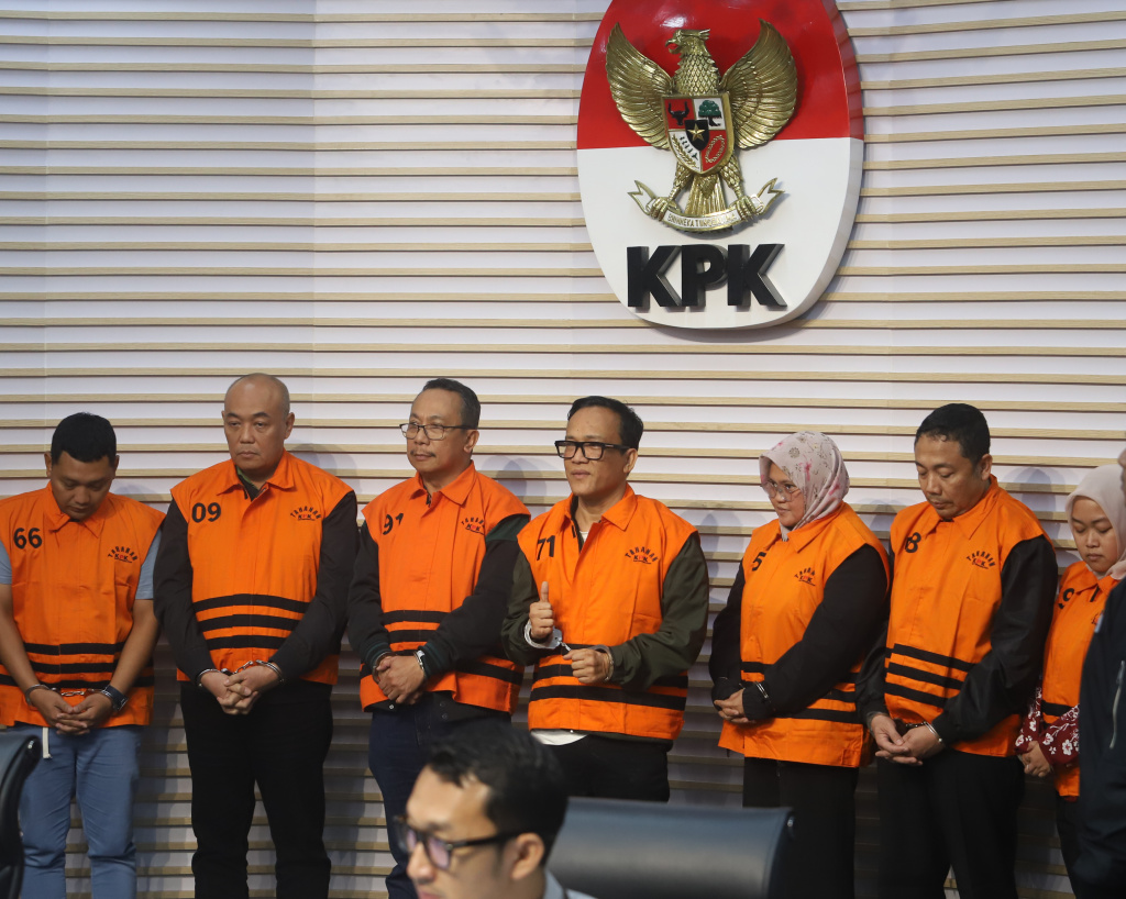 KPK resmi menahan Wamenaker Immanuel Ebenezer terkait kasus pemerasan pengurusan sertifikat K3 (Ashar/SinPo.id)