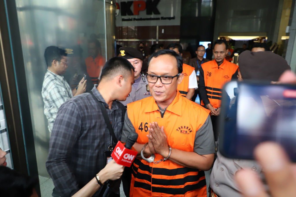 KPK resmi menetapkan tersangka Bupati Lampung Tengah Ardito Wijaya terkait kasus dugaan suap dan gratifikasi di lingkungan Pemkab Lampung Tengah (Ashar/SinPo.id)