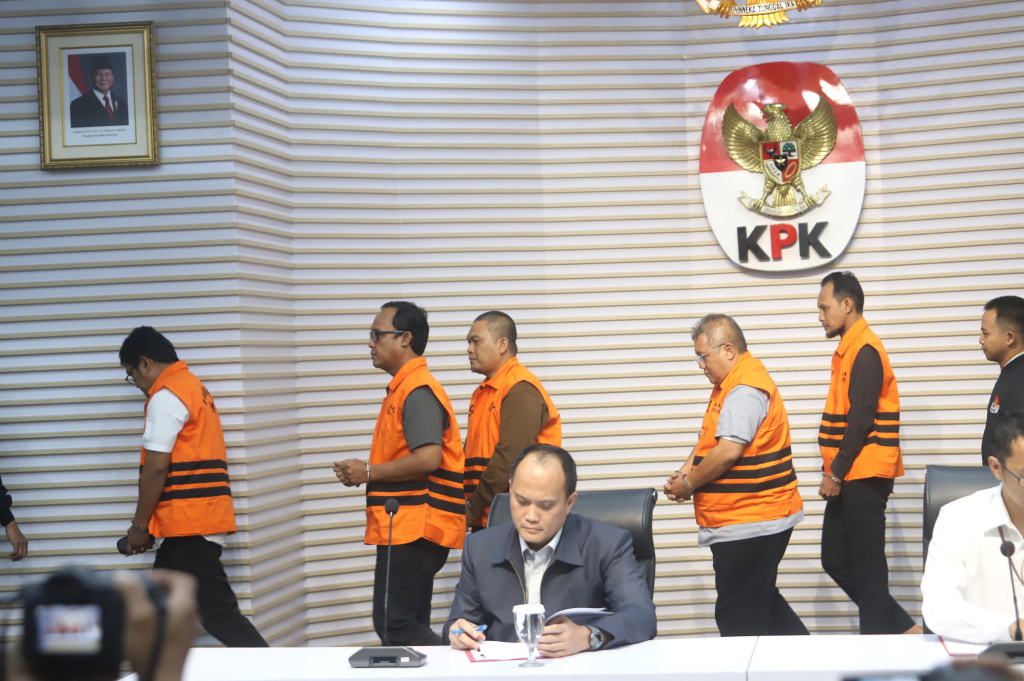 KPK resmi menetapkan tersangka Bupati Lampung Tengah Ardito Wijaya terkait kasus dugaan suap dan gratifikasi di lingkungan Pemkab Lampung Tengah (Ashar/SinPo.id)