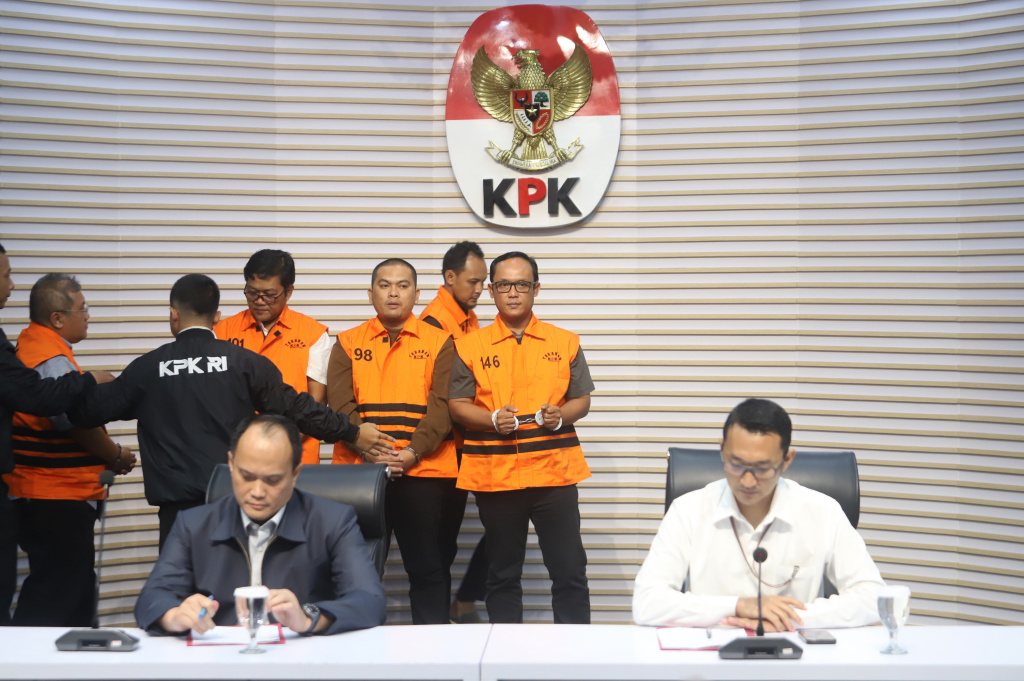 KPK resmi menetapkan tersangka Bupati Lampung Tengah Ardito Wijaya terkait kasus dugaan suap dan gratifikasi di lingkungan Pemkab Lampung Tengah (Ashar/SinPo.id)