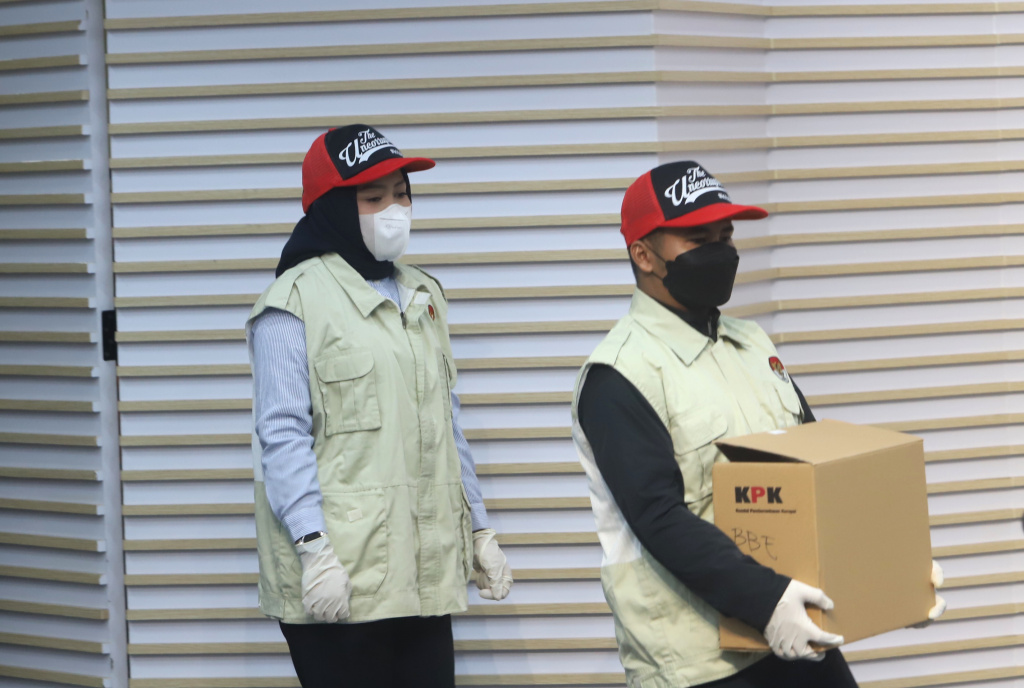 KPK resmi menetapkan tersangka Bupati Lampung Tengah Ardito Wijaya terkait kasus dugaan suap dan gratifikasi di lingkungan Pemkab Lampung Tengah (Ashar/SinPo.id)