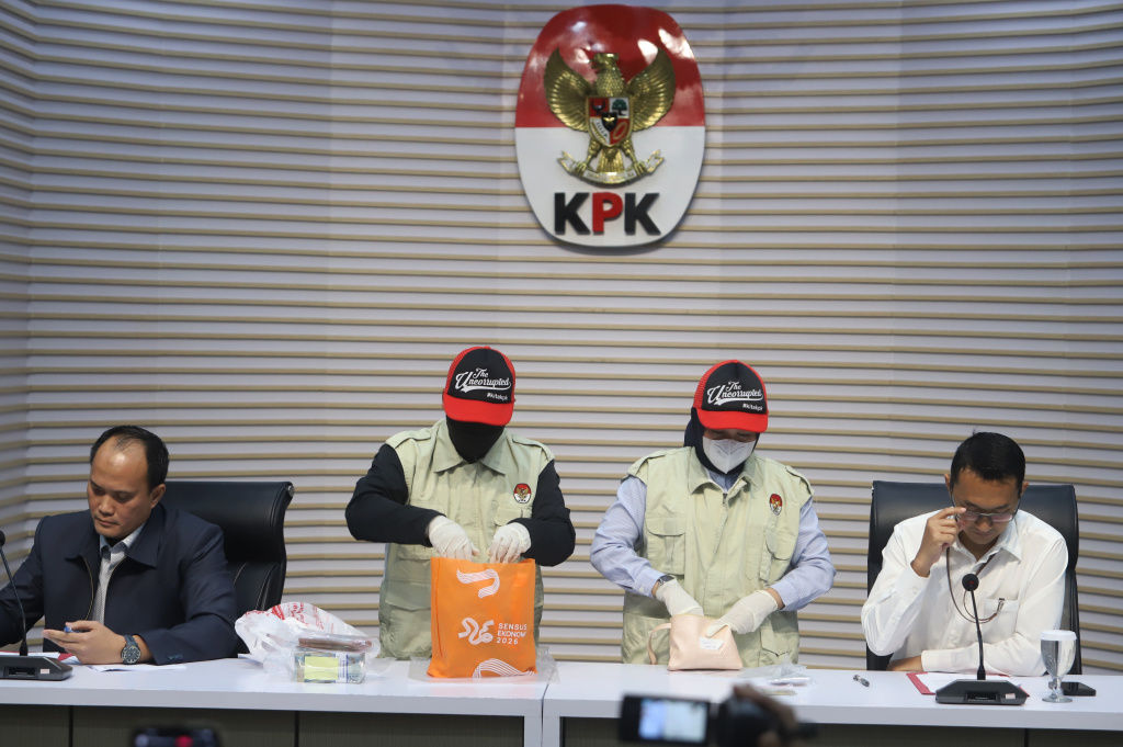 KPK resmi menetapkan tersangka Bupati Lampung Tengah Ardito Wijaya terkait kasus dugaan suap dan gratifikasi di lingkungan Pemkab Lampung Tengah (Ashar/SinPo.id)