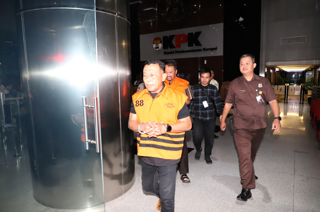 KPK Resmi tetapkan tersangka Bupati Ponorogo Sugiri Sancoko terkait kasus mutasi dan rotasi jabatan di RSUD Harjono Ponorogo (Ashar/SinPo.id)