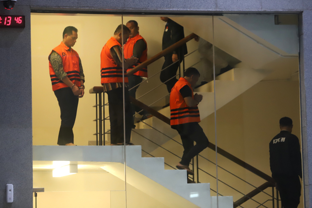 KPK Resmi tetapkan tersangka Bupati Ponorogo Sugiri Sancoko terkait kasus mutasi dan rotasi jabatan di RSUD Harjono Ponorogo (Ashar/SinPo.id)