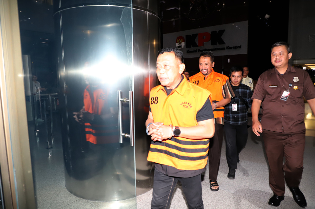 KPK Resmi tetapkan tersangka Bupati Ponorogo Sugiri Sancoko terkait kasus mutasi dan rotasi jabatan di RSUD Harjono Ponorogo (Ashar/SinPo.id)