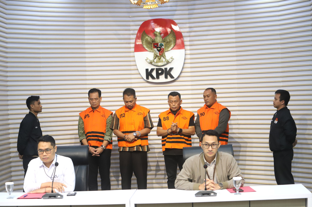 KPK Resmi tetapkan tersangka Bupati Ponorogo Sugiri Sancoko terkait kasus mutasi dan rotasi jabatan di RSUD Harjono Ponorogo (Ashar/SinPo.id)