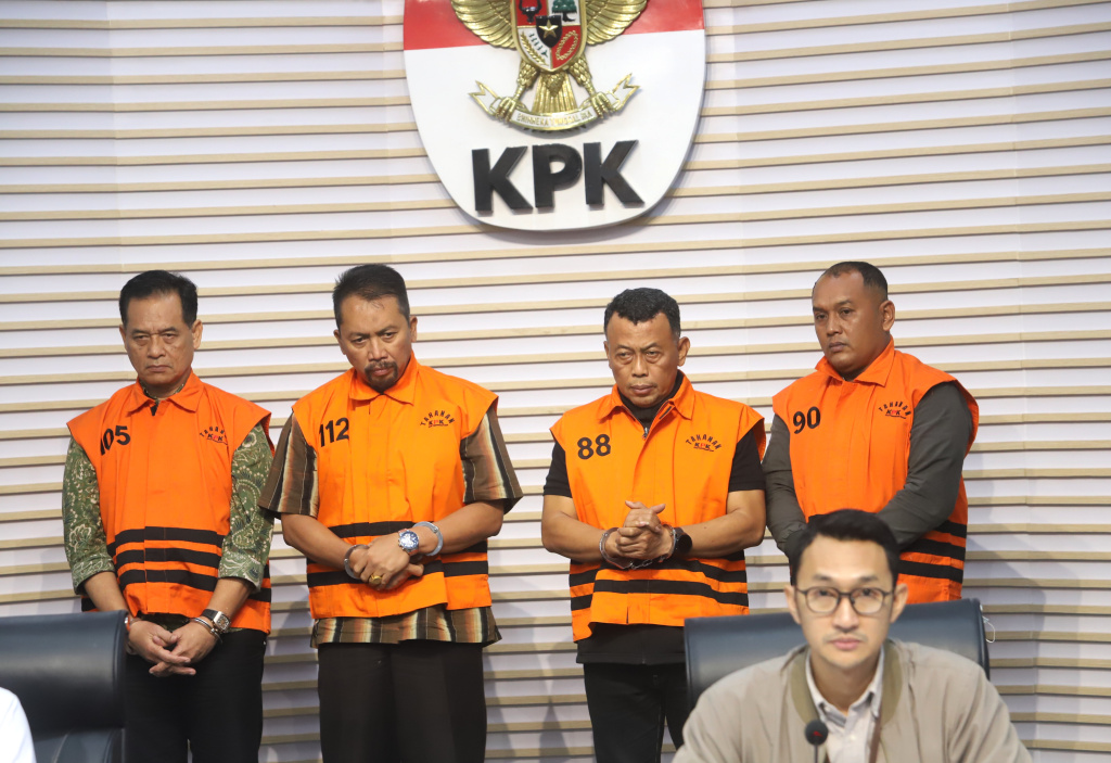 KPK Resmi tetapkan tersangka Bupati Ponorogo Sugiri Sancoko terkait kasus mutasi dan rotasi jabatan di RSUD Harjono Ponorogo (Ashar/SinPo.id)