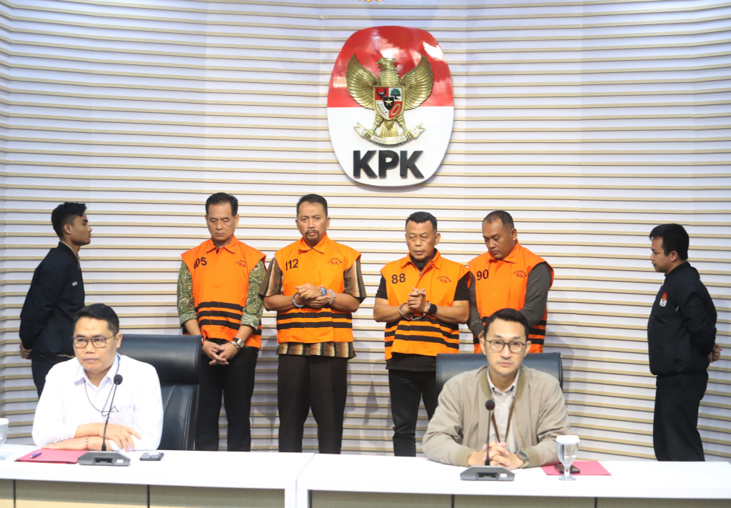 KPK Resmi tetapkan tersangka Bupati Ponorogo Sugiri Sancoko terkait kasus mutasi dan rotasi jabatan di RSUD Harjono Ponorogo (Ashar/SinPo.id)