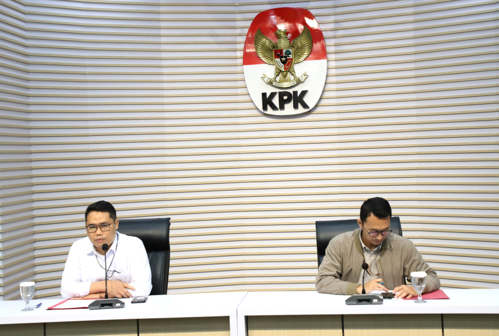 KPK Resmi tetapkan tersangka Bupati Ponorogo Sugiri Sancoko terkait kasus mutasi dan rotasi jabatan di RSUD Harjono Ponorogo (Ashar/SinPo.id)