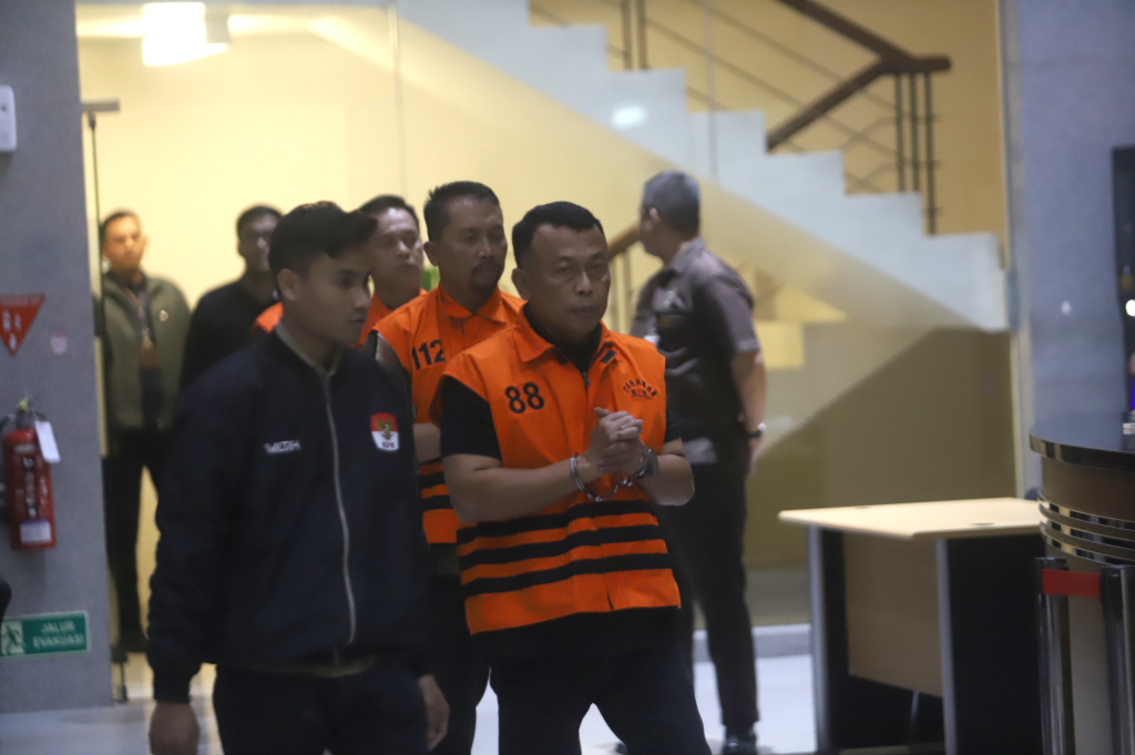 KPK Resmi tetapkan tersangka Bupati Ponorogo Sugiri Sancoko terkait kasus mutasi dan rotasi jabatan di RSUD Harjono Ponorogo (Ashar/SinPo.id)