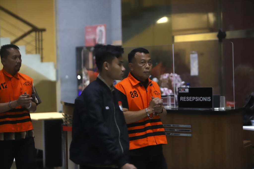 KPK Resmi tetapkan tersangka Bupati Ponorogo Sugiri Sancoko terkait kasus mutasi dan rotasi jabatan di RSUD Harjono Ponorogo (Ashar/SinPo.id)