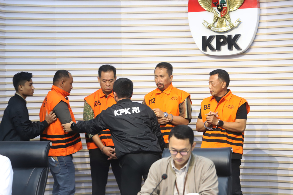 KPK Resmi tetapkan tersangka Bupati Ponorogo Sugiri Sancoko terkait kasus mutasi dan rotasi jabatan di RSUD Harjono Ponorogo (Ashar/SinPo.id)